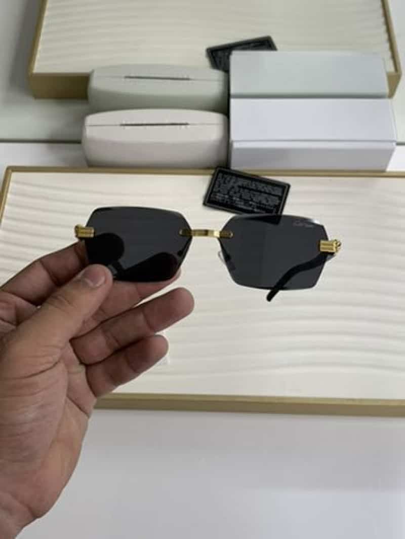 8835 gold black