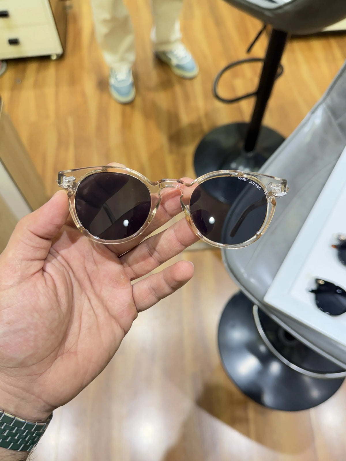 Marc_jacobs_1161_peach_black