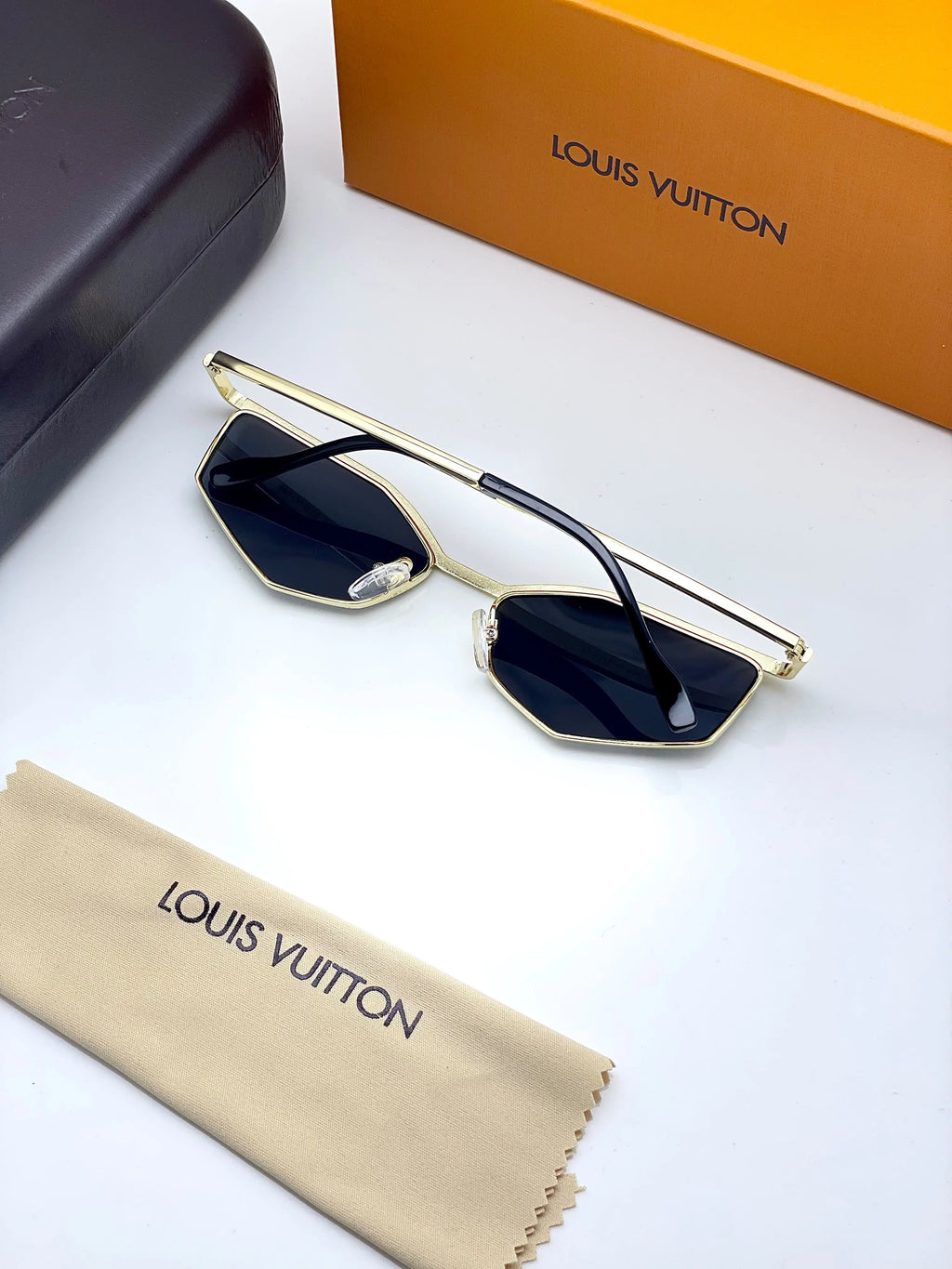 Louis Vuitton 3224 gold black 