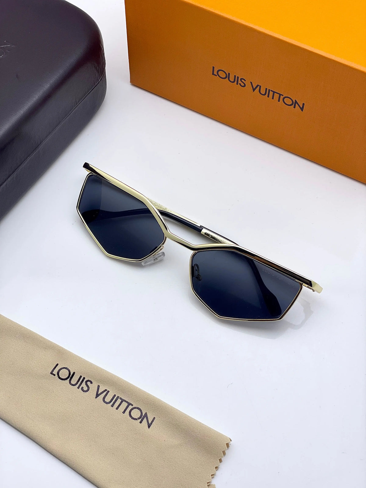 Louis Vuitton 3224 gold black 