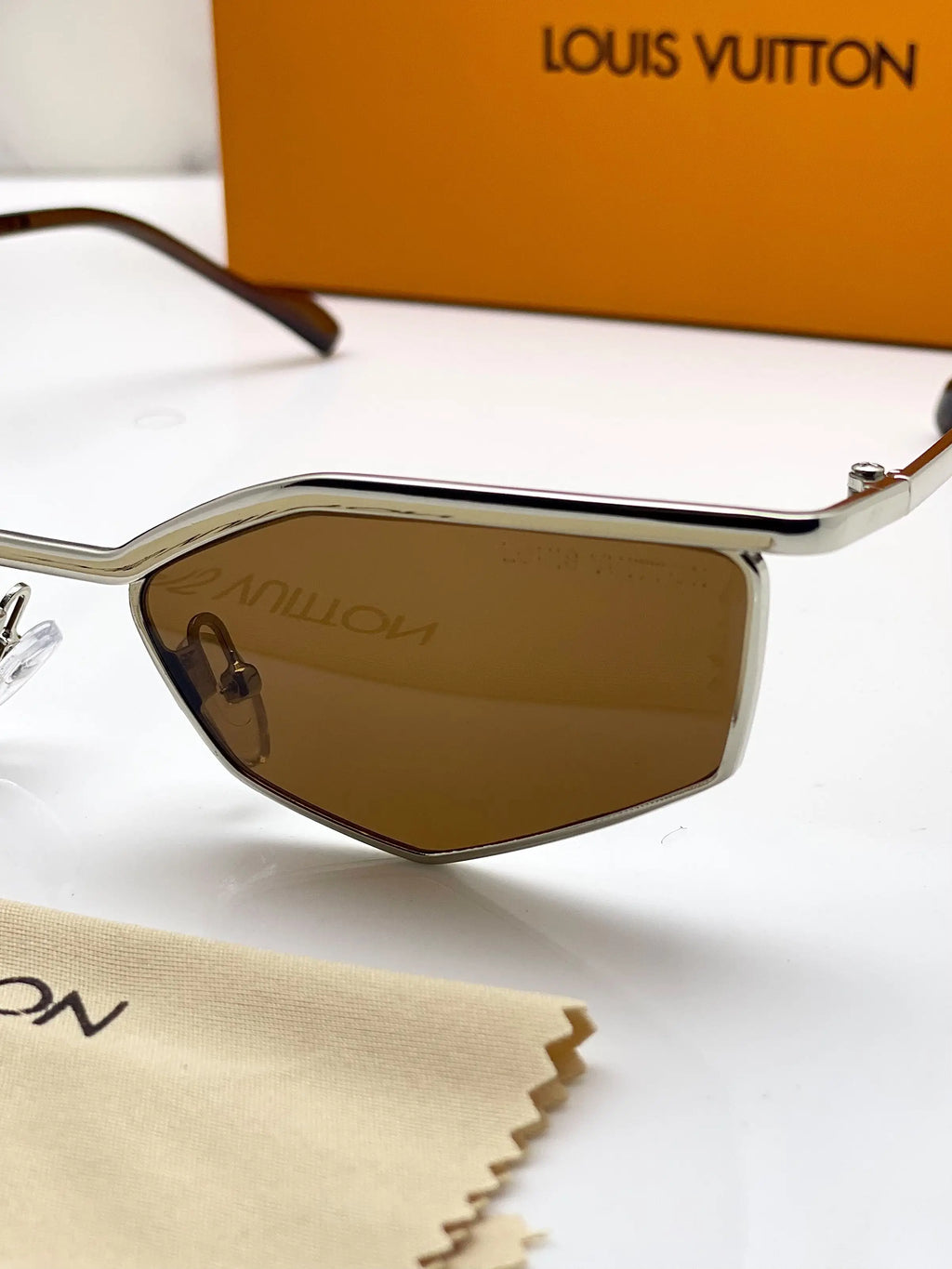 Louis Vuitton 3224 silver brown 