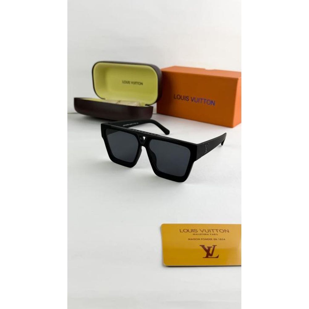 Loius vutton_black_1502