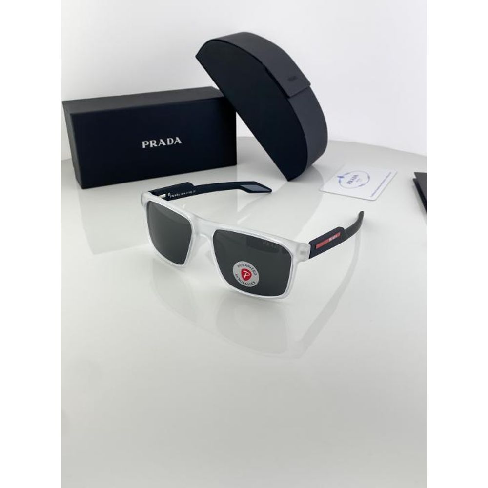 Prad_black_white_2438