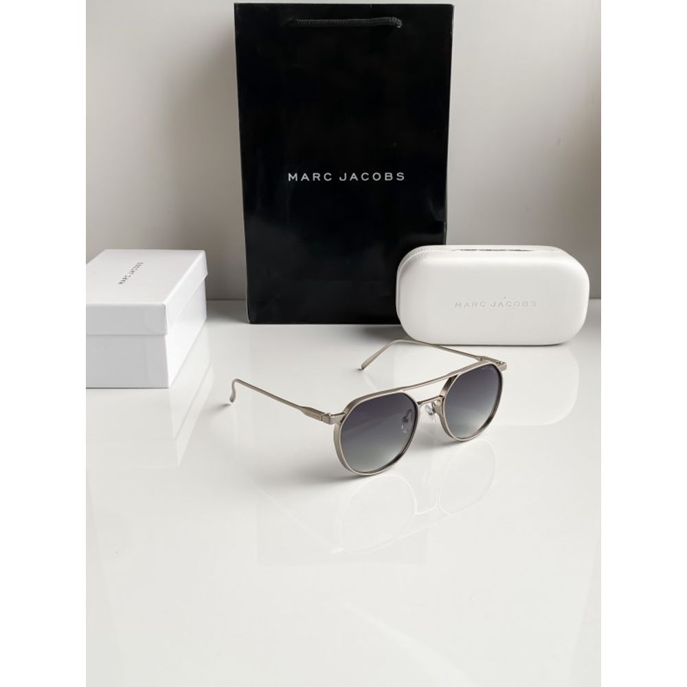 Marc Jacobs Green shade 5052