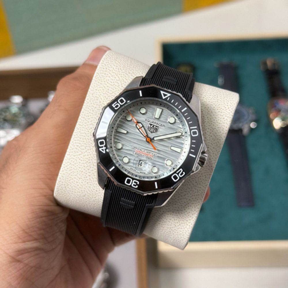 Tag Huer Aqua Racer Professional 200 Date Edition