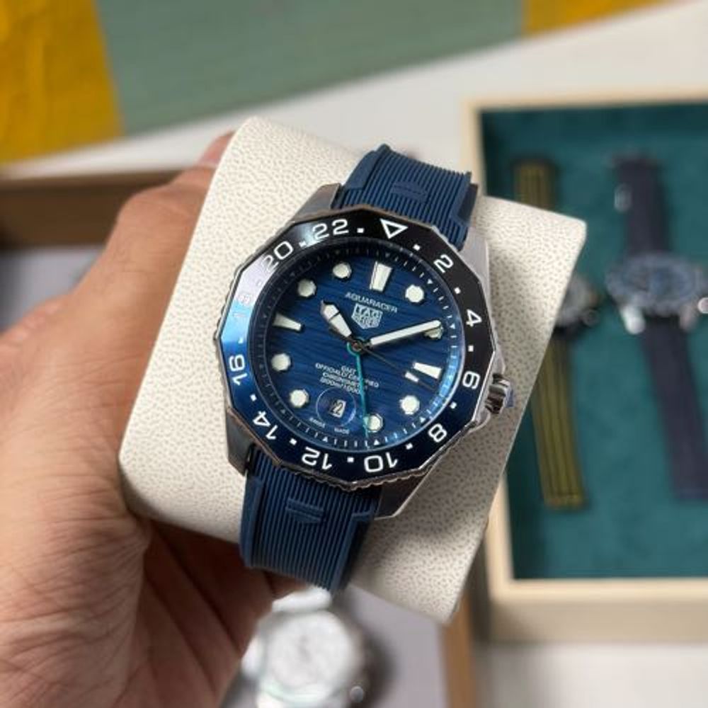Discounted Unit Tag Huer Aqua Racer Professional 300M GMT Edition