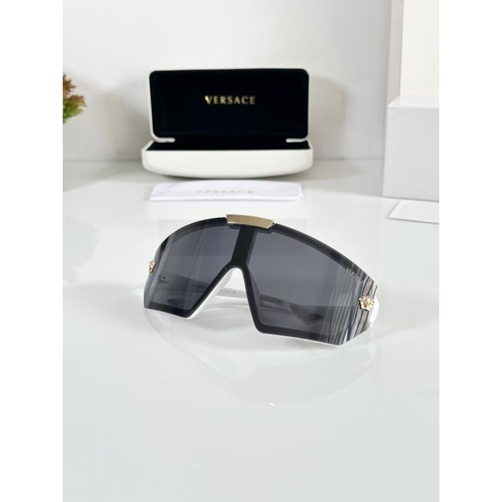 Versac 134 White Black