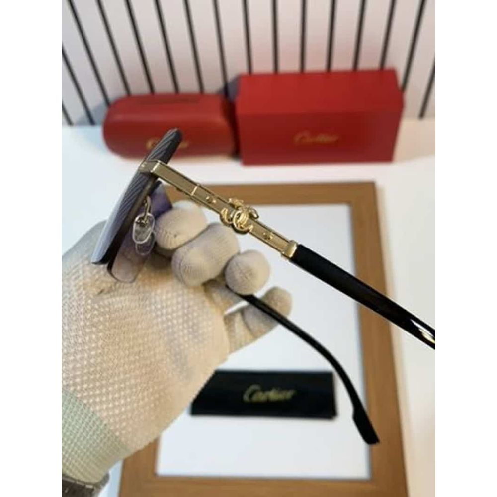 c4r·tIeR_8821 gold black shaded
