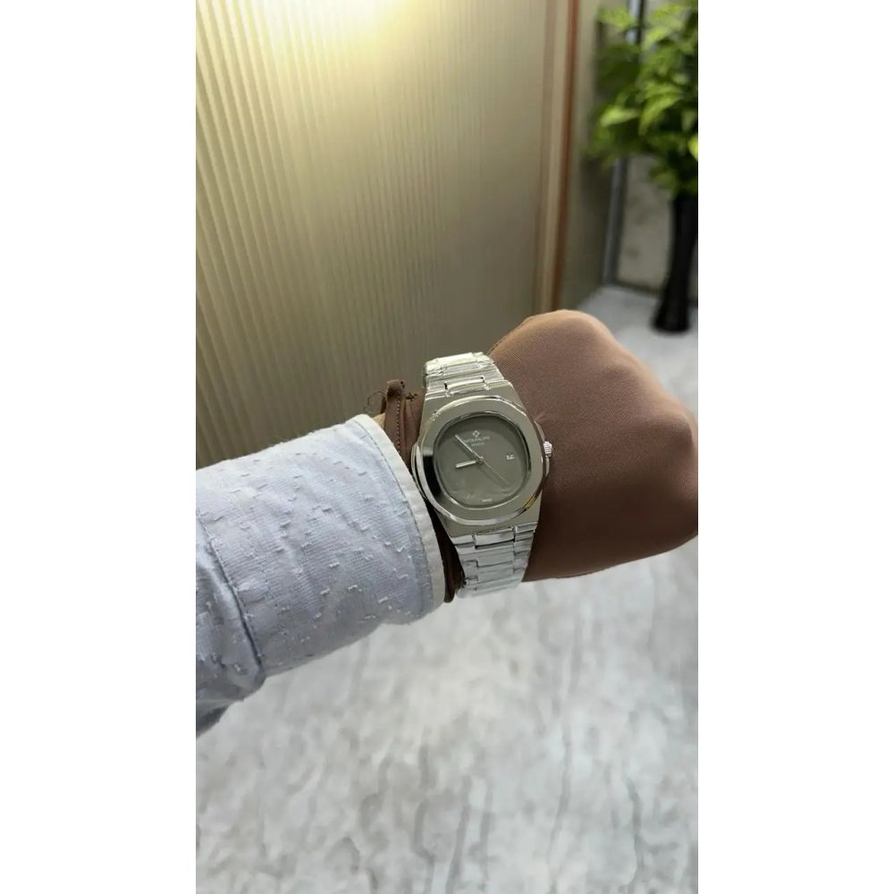 PATEK PHILIPPE  Nautilus