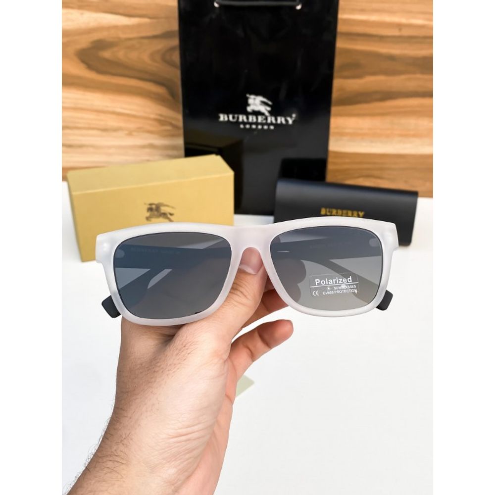 Burber_white_black_4293