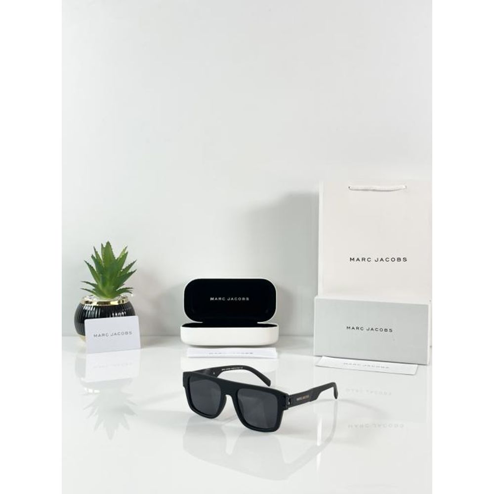Marc Jacobs 1004 Black