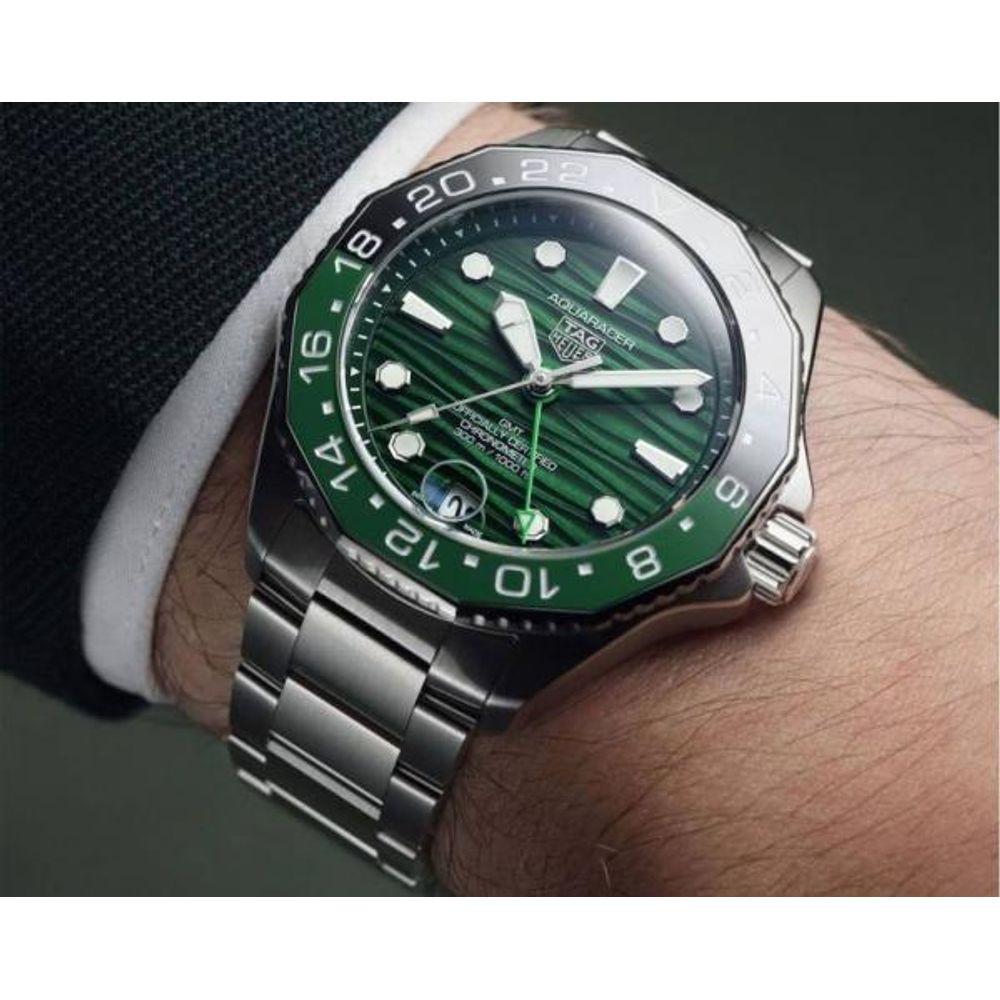 Tag_g Aquaracer Professional 300m date automatic japan zik zake line green niddle