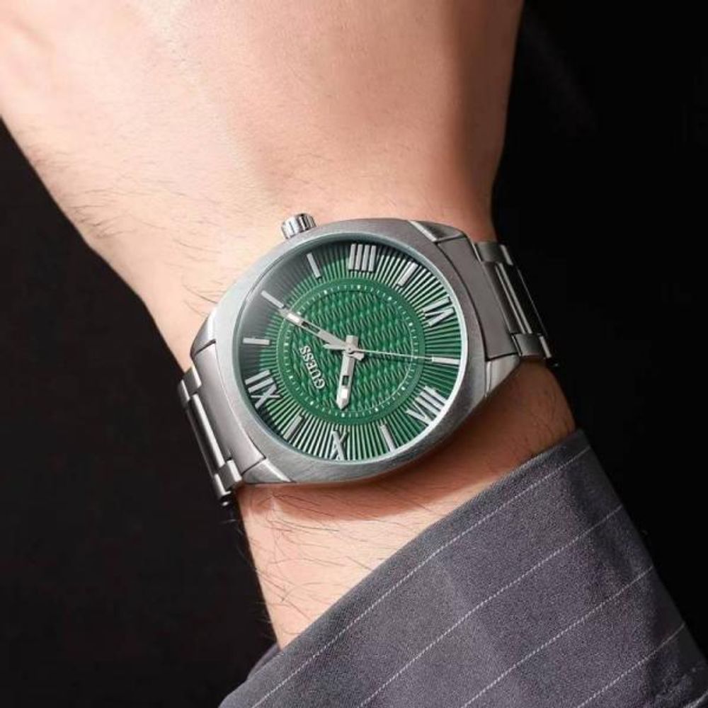Guess Arc Champagne Round Dial Analog watch
