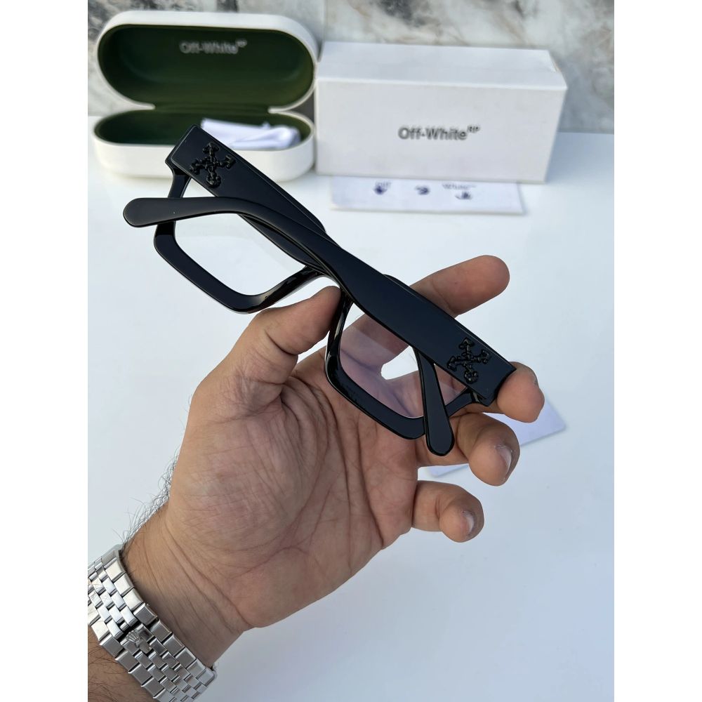 Off_white_black_plano