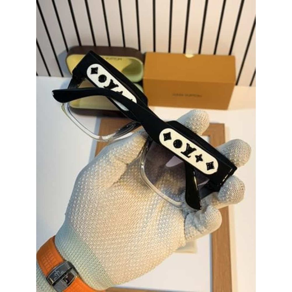 Louis vuitton 1336 black white