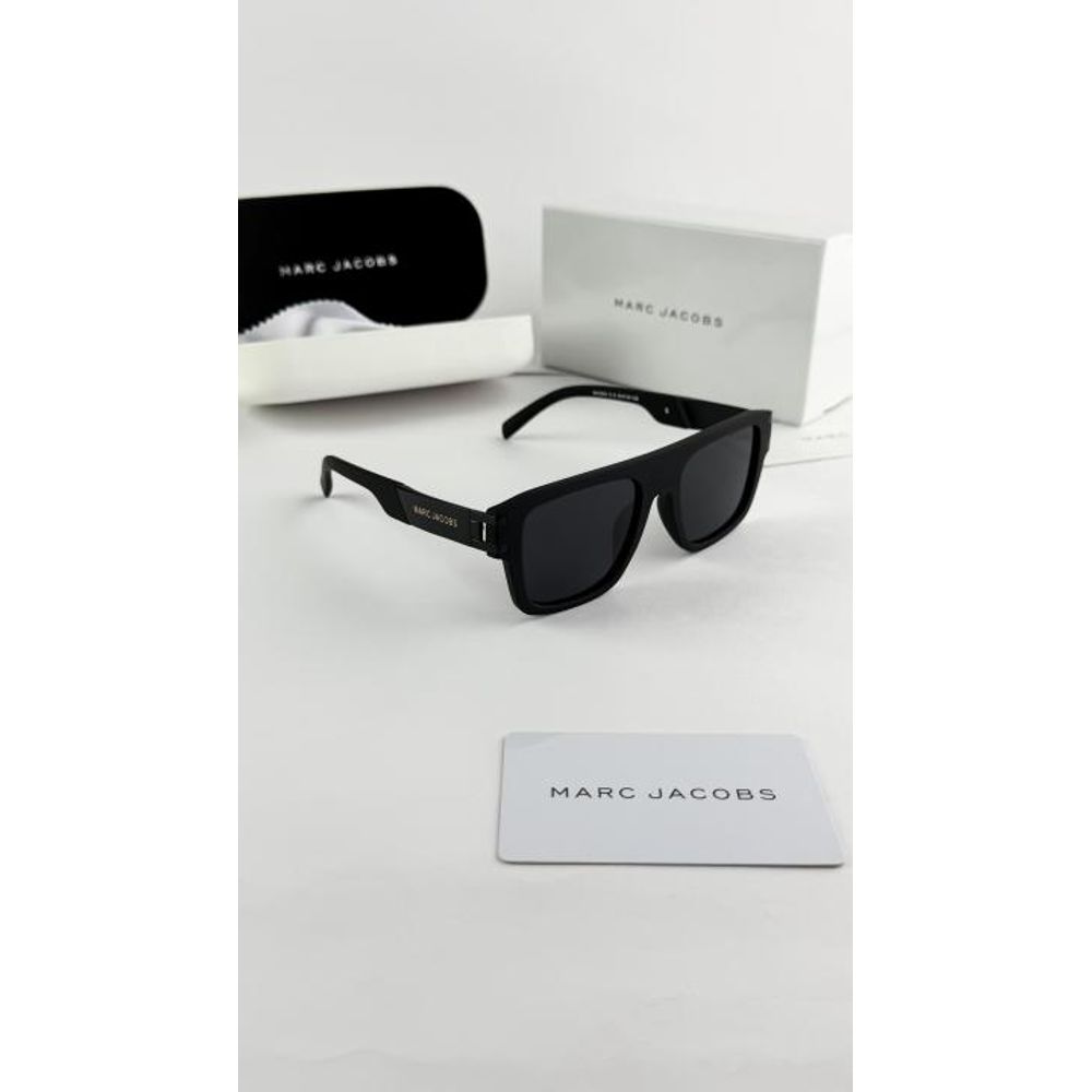 MARC JACOBS BLACK 1004