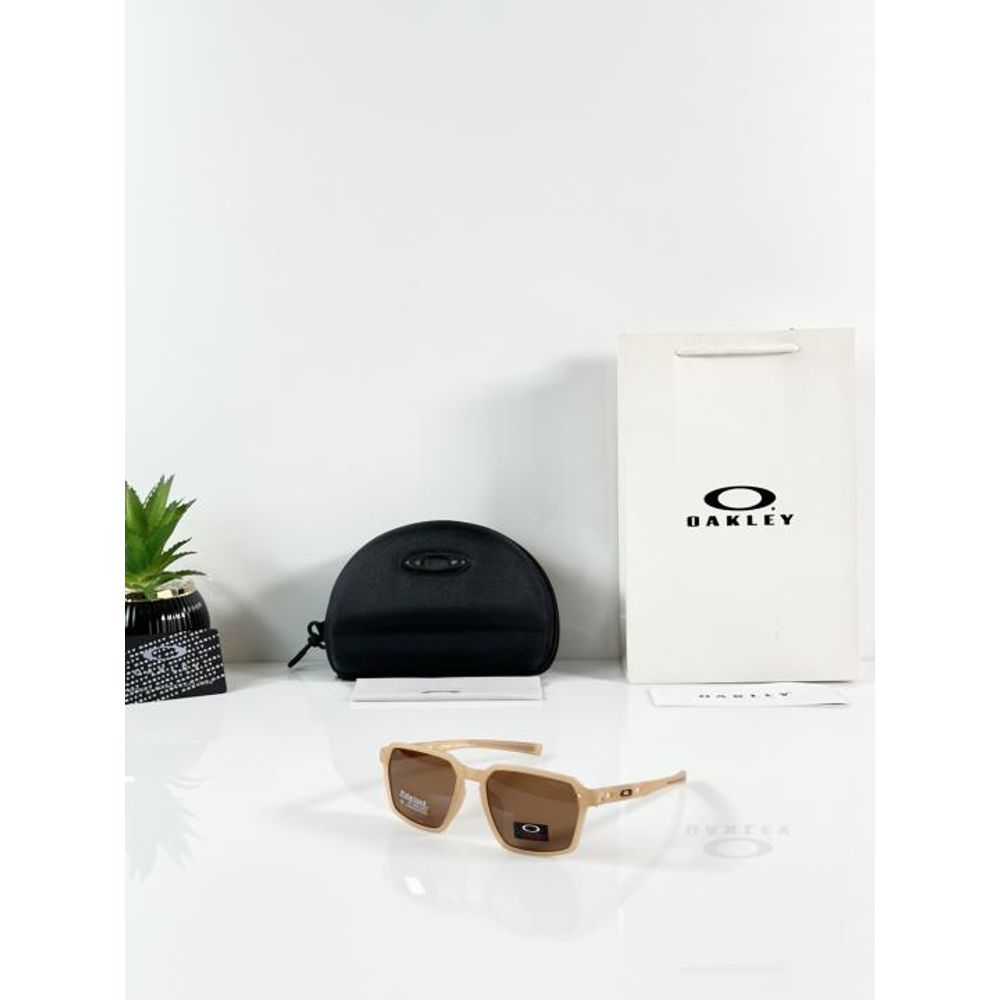 Oakly 3381 Ice Brown