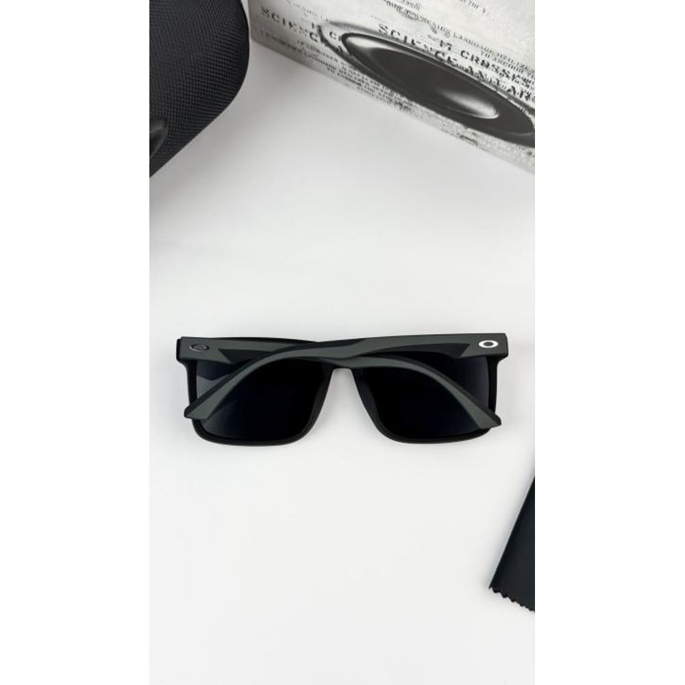 Oakliiey_black_0889-69