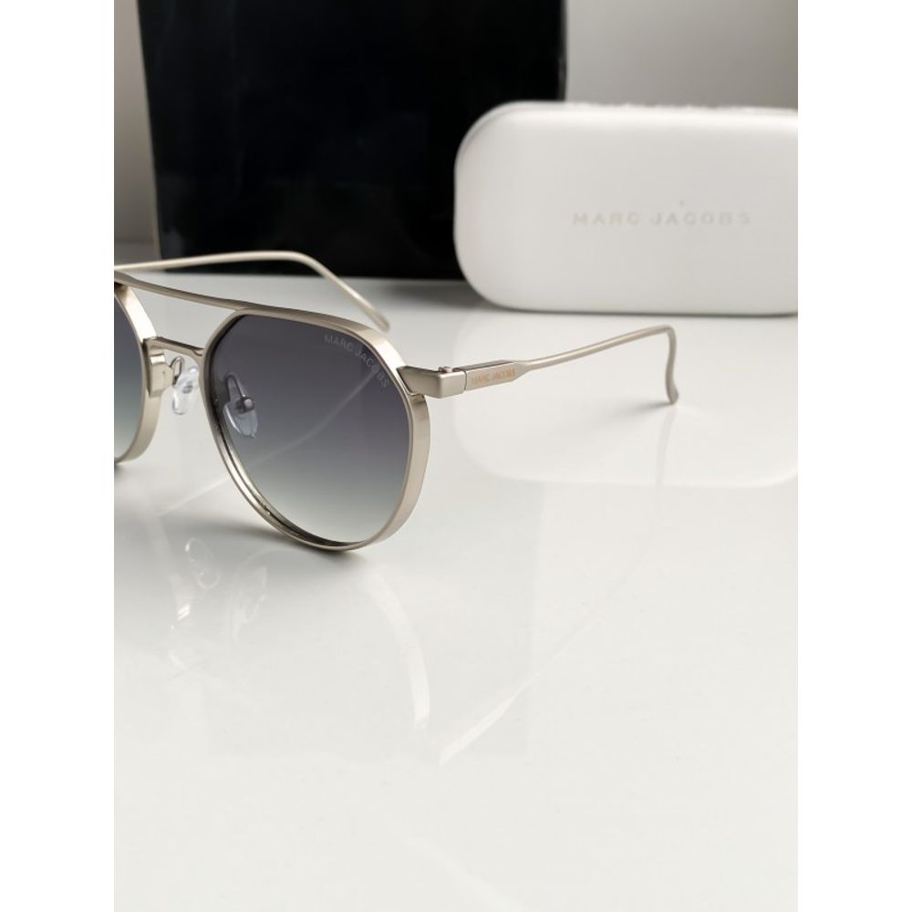Marc Jacobs Green shade 5052