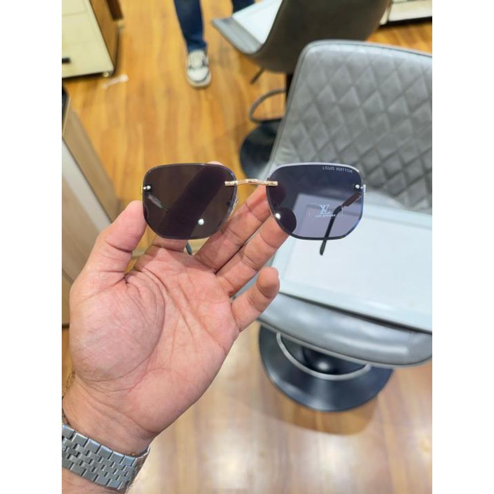 Loui vuitton 22077 gold black
