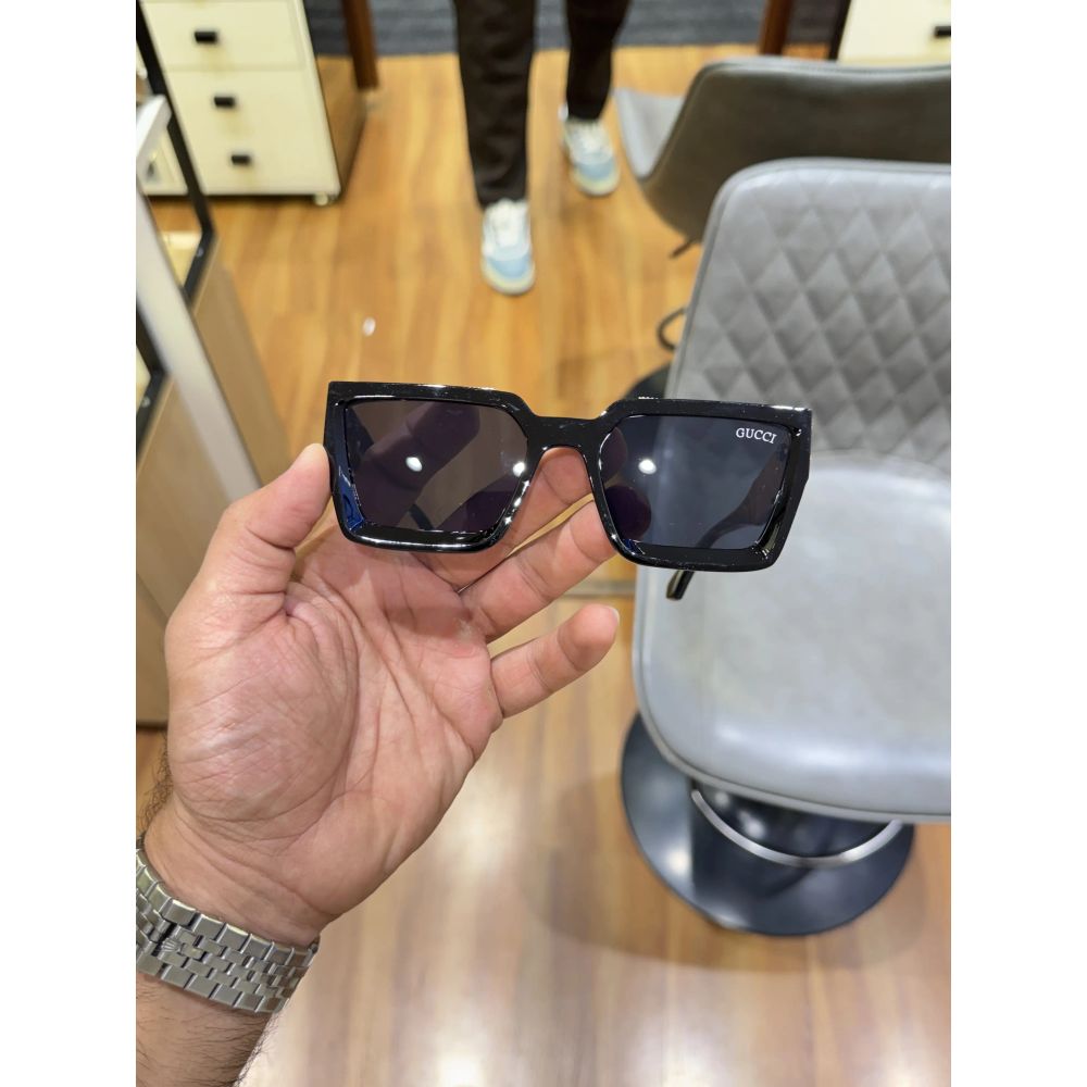 Gucci_002_gold_black