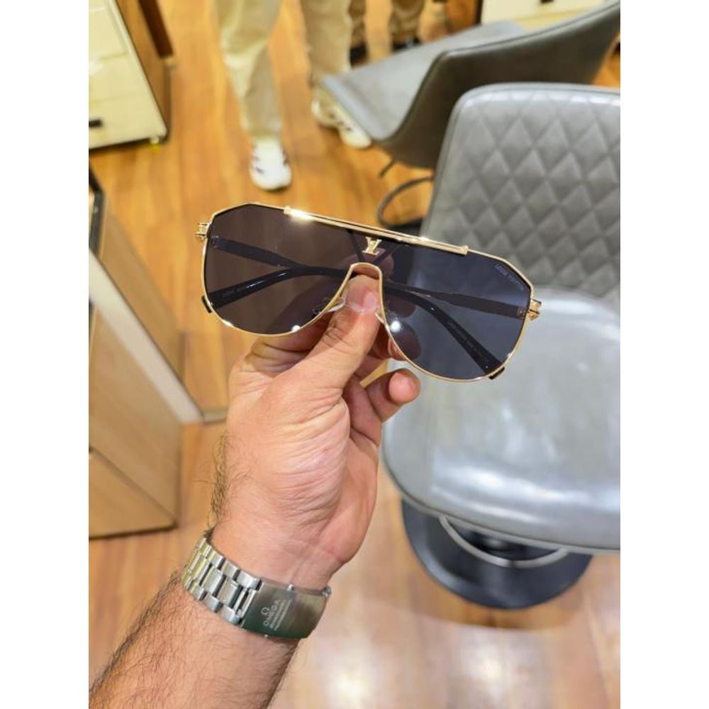 Loui vuitton 22295 gold black