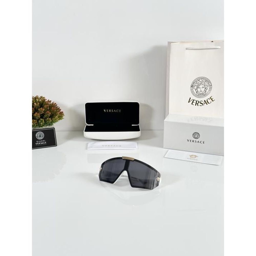 Versac 134 White Black
