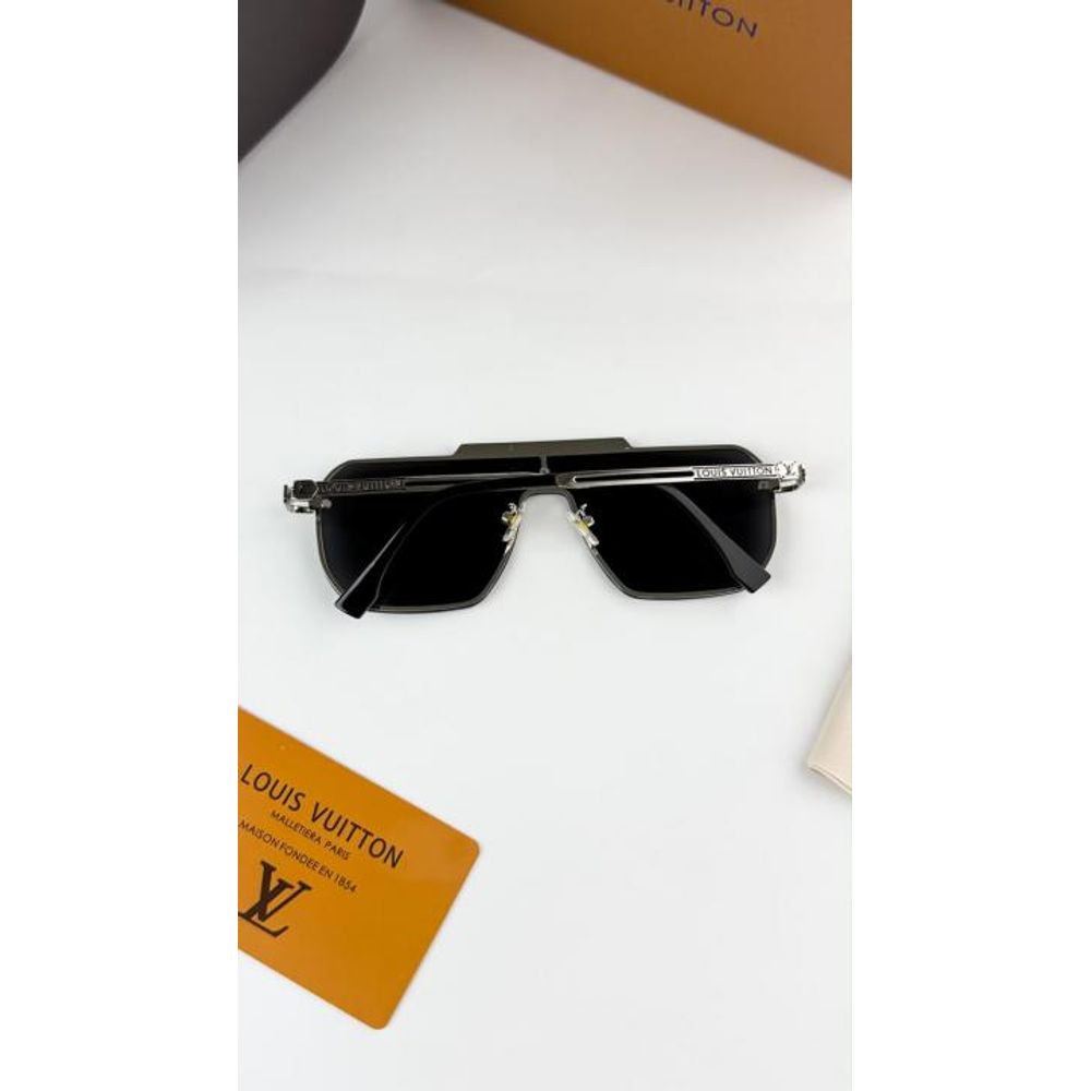 Loui_vuitton_silver_black_24027-83