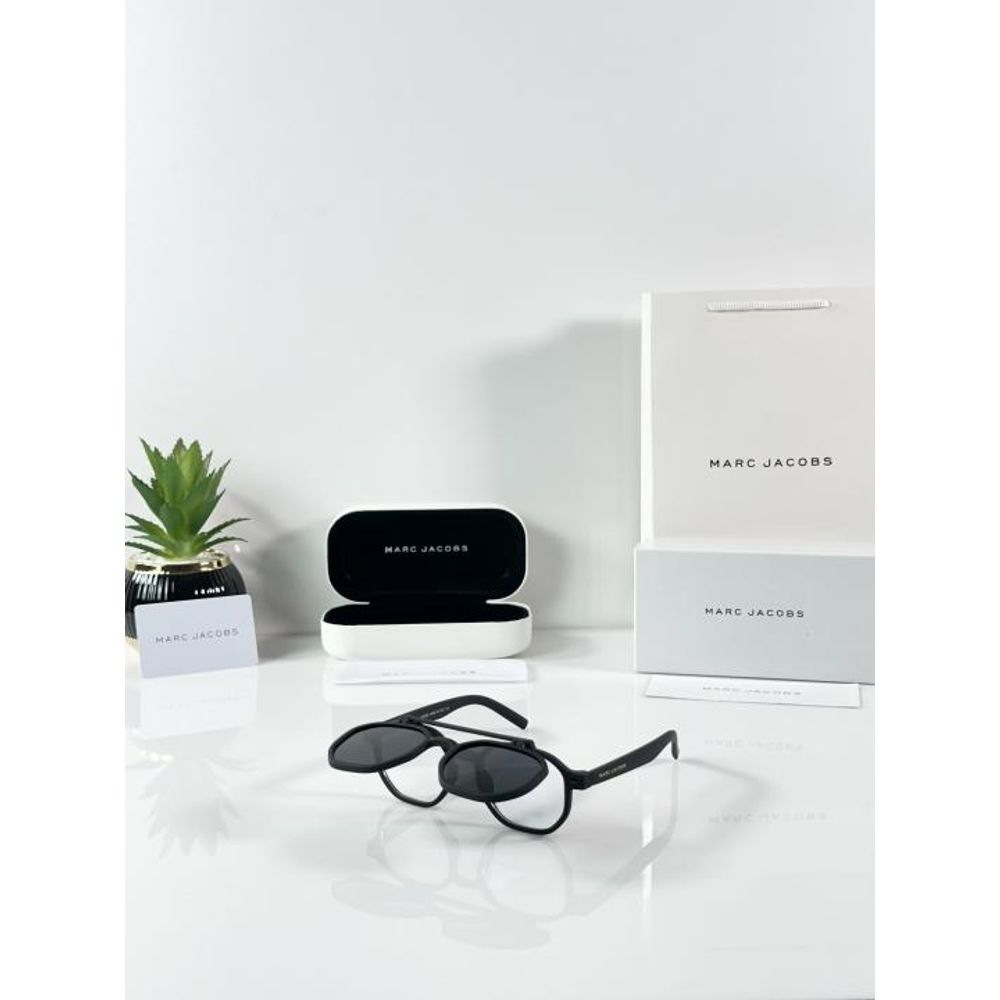 Marc Jacobs 1005 Flip Mate Black White