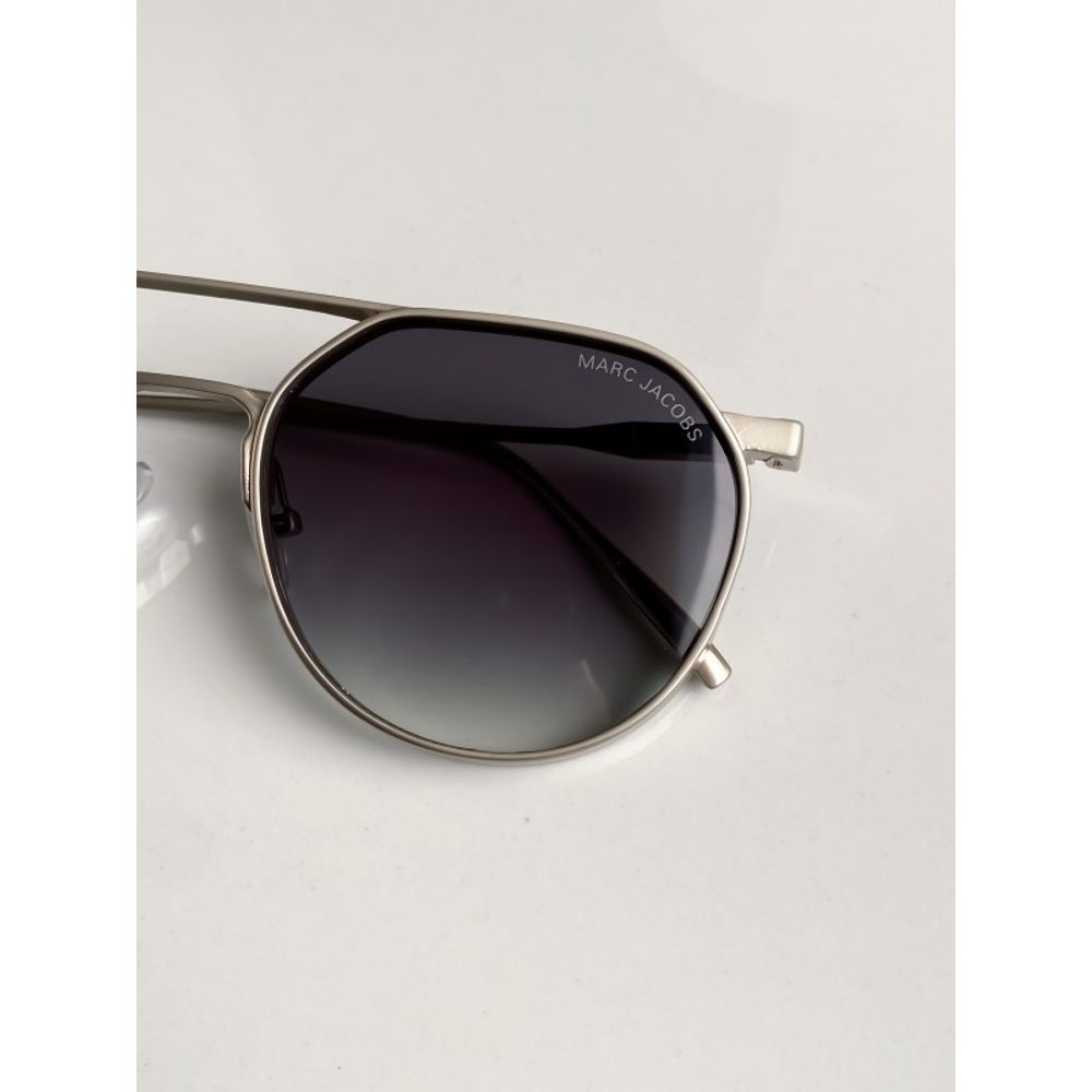 Marc Jacobs Green shade 5052