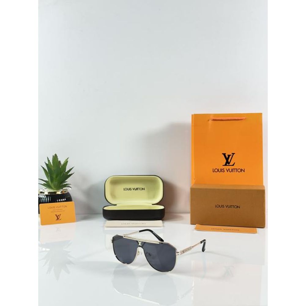 Loui Vuitton 2295 Gold Black