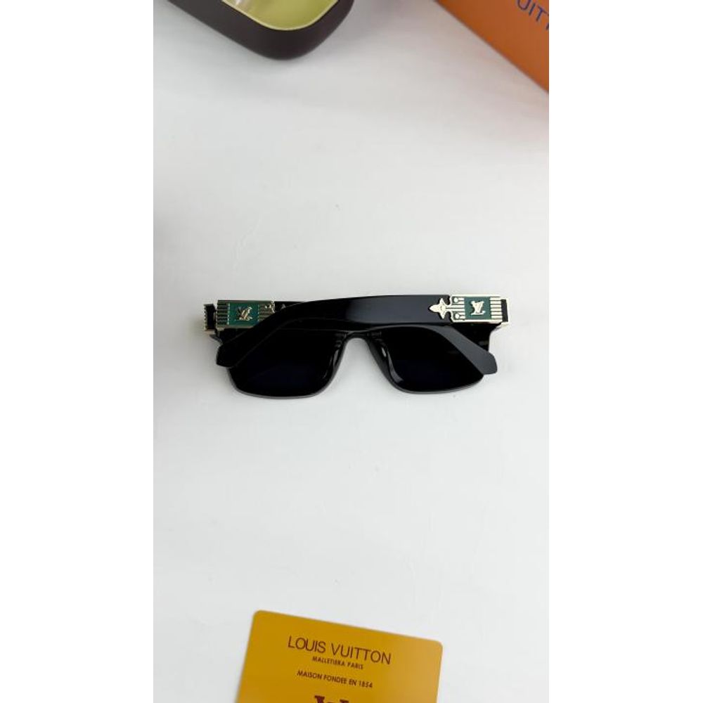 Loius vutton gold black 1126