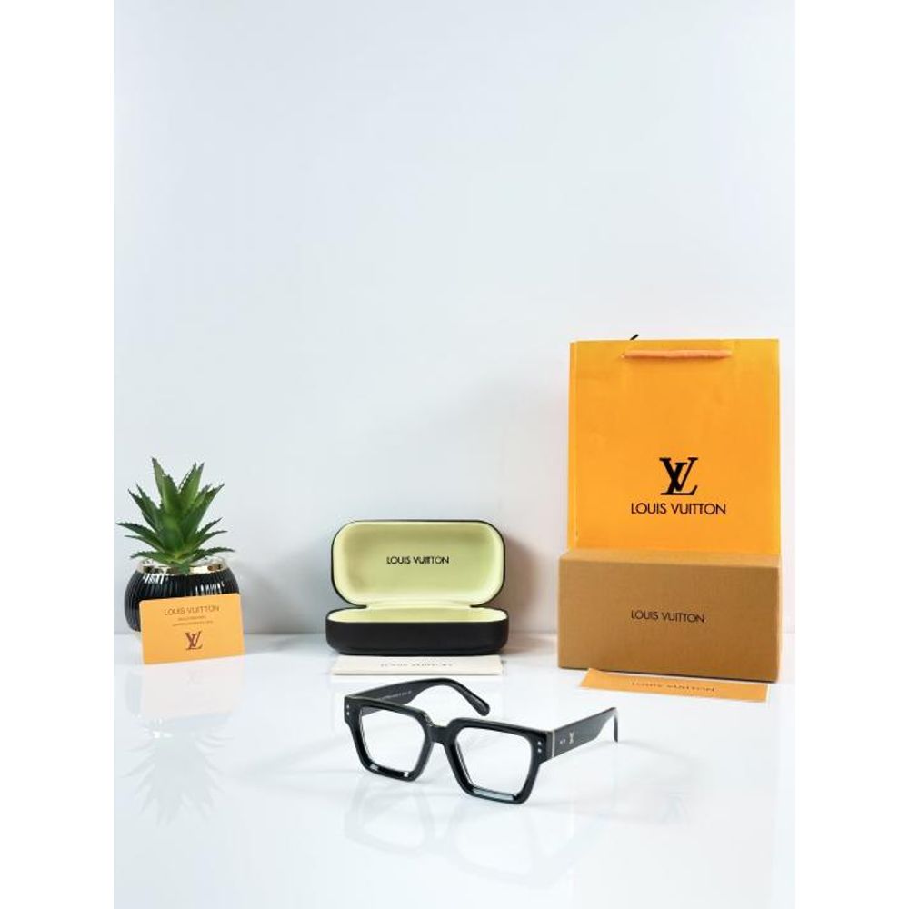 Loui Vuitton 8263 Black Frame