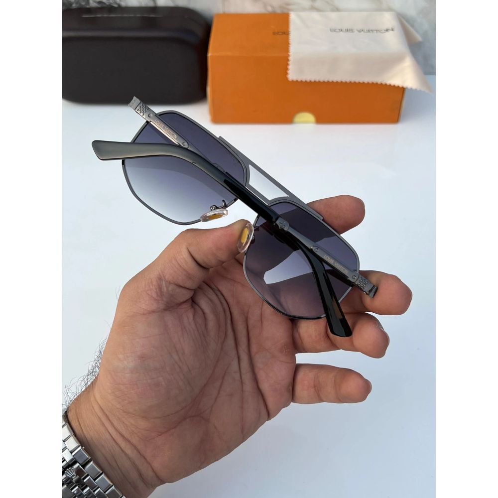 Louis_vuitton_2593_green_shaded