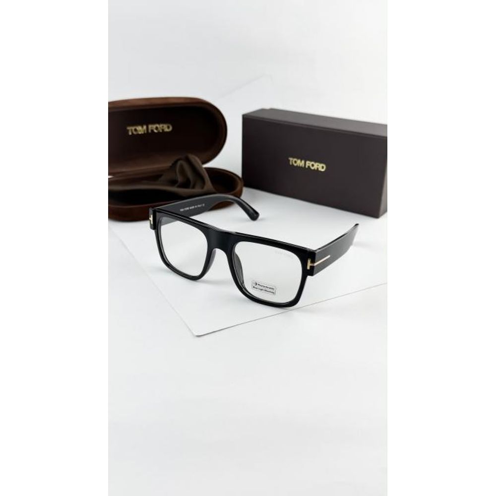 Tomfor_black_plano _1288