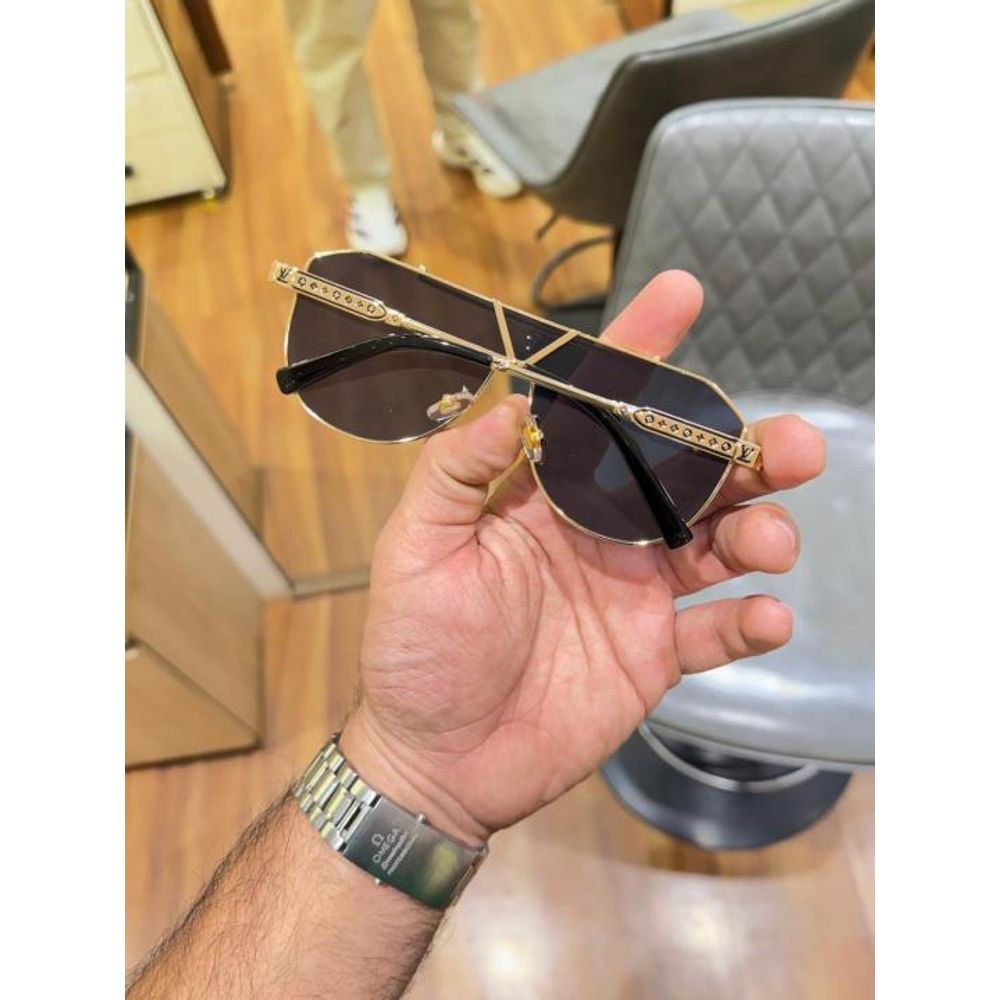 Loui vuitton 22295 gold black