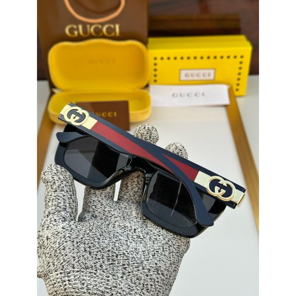 Guchi_black_red_side