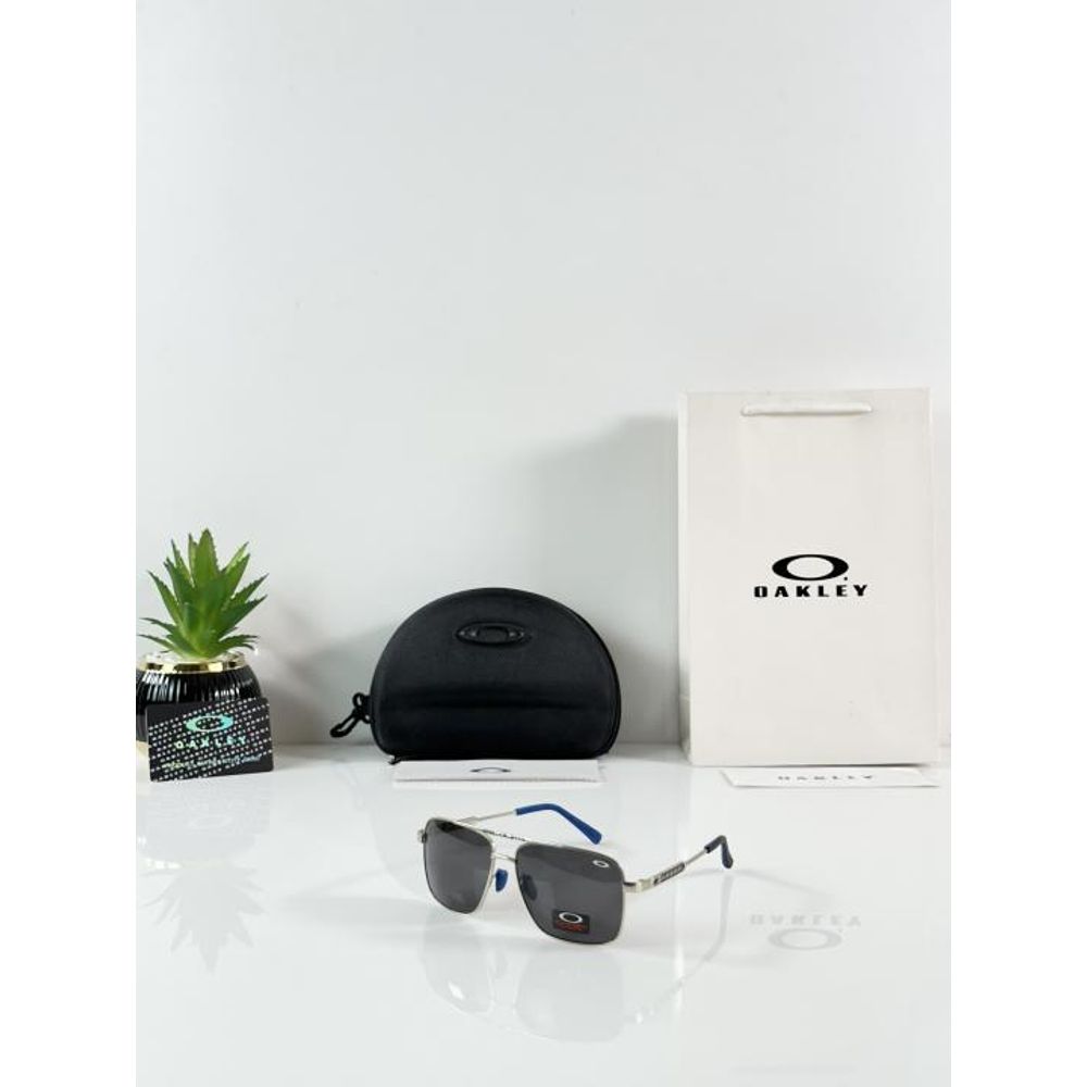 Oakly 8922 Silver Black