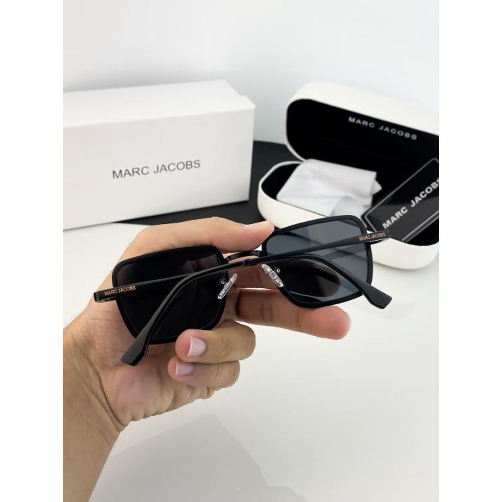 MARC JACOBS BLACK 60