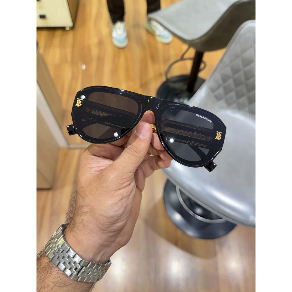 Burberry_98412_black_gold