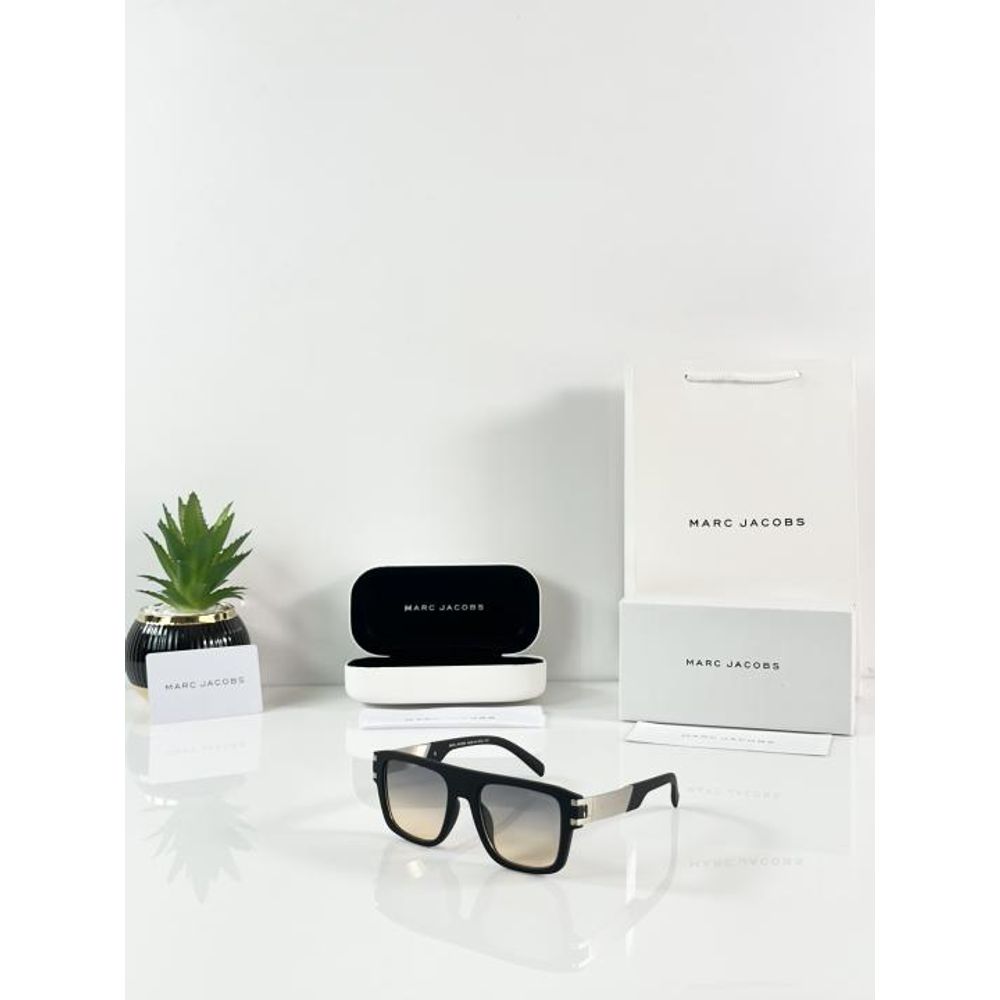Marc Jacobs 1004 Black Orange DC