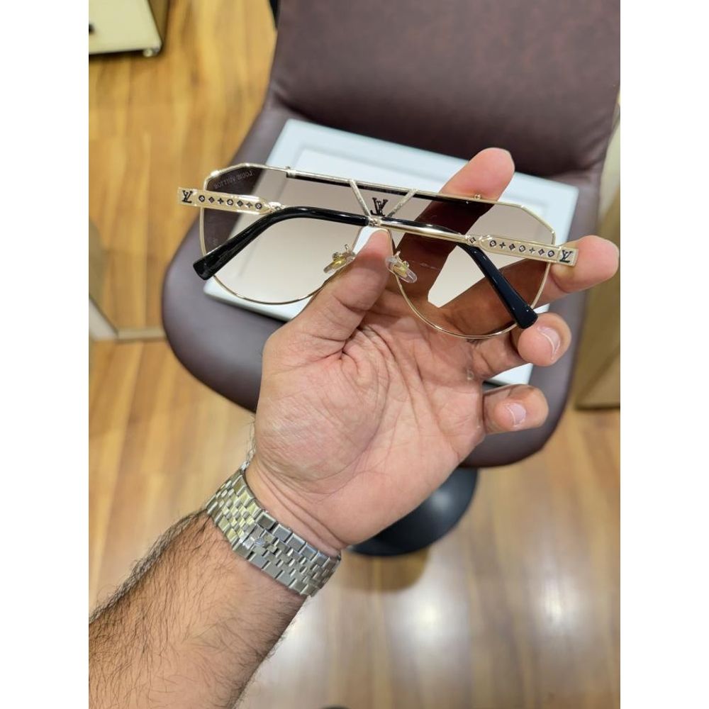 Loui vuitton 22295 gold brown