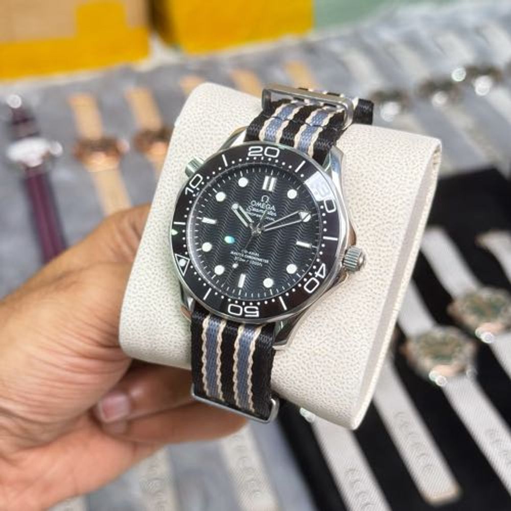 Omegha Seamaster Diver 300M Nato Strap Wave Dial