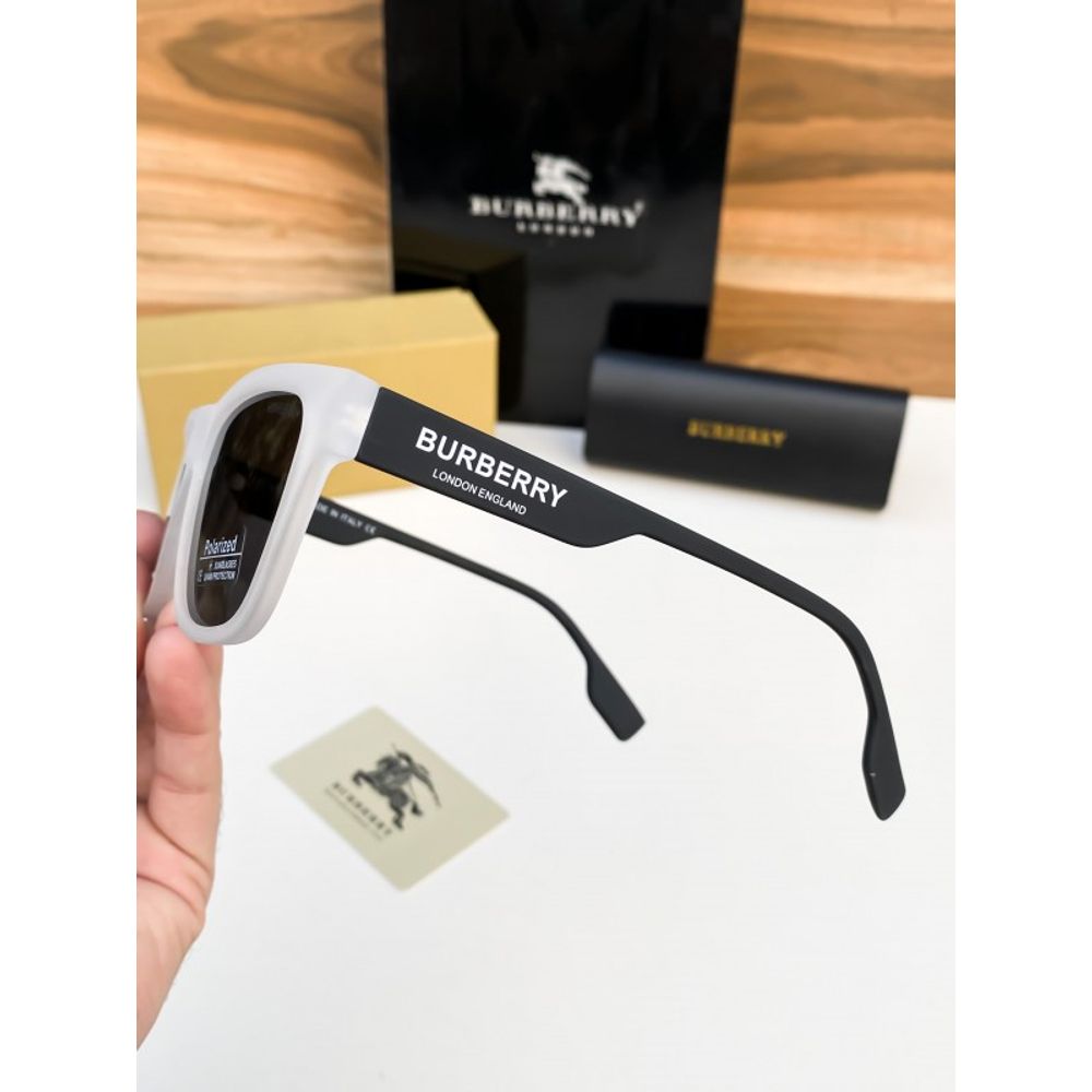 Burber_white_black_4293