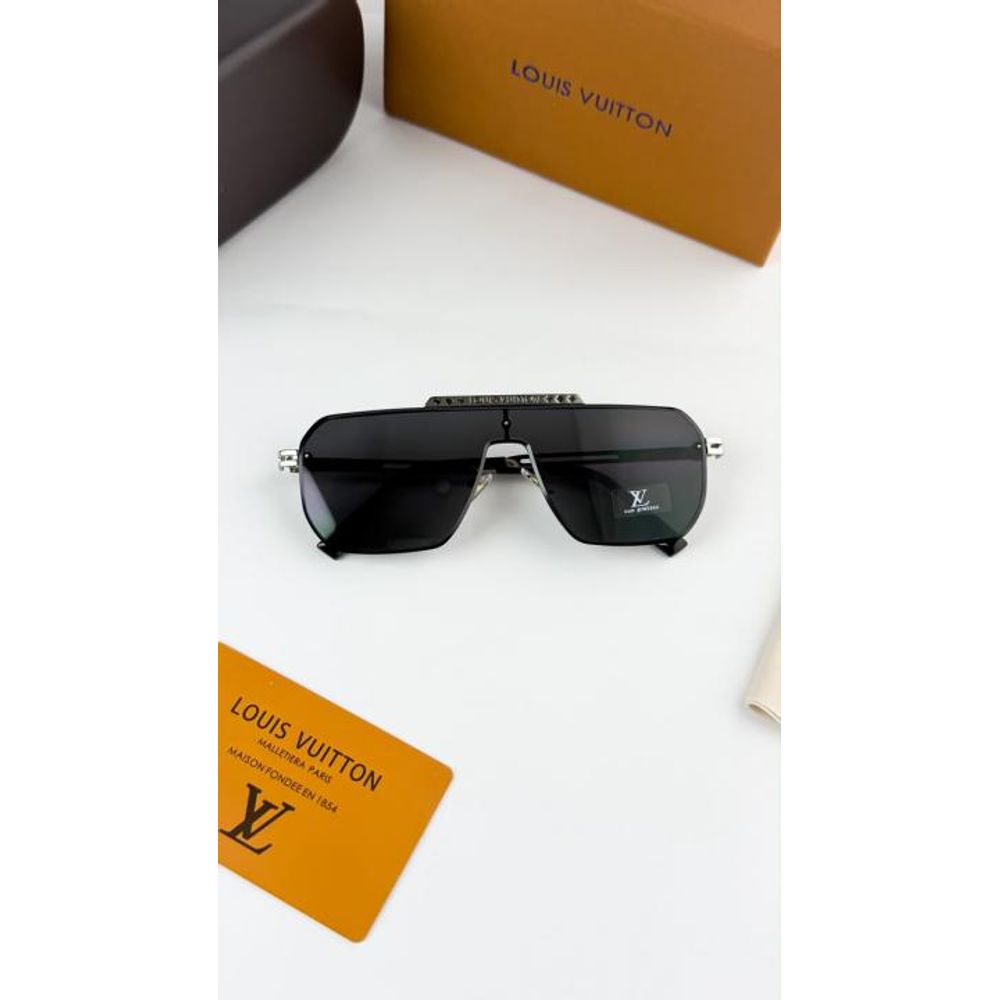 Loui_vuitton_silver_black_24027-83
