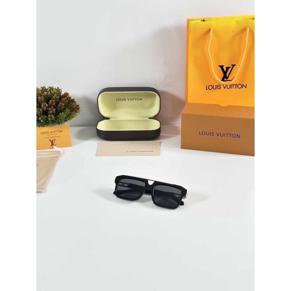 Luis 121 Gold Black