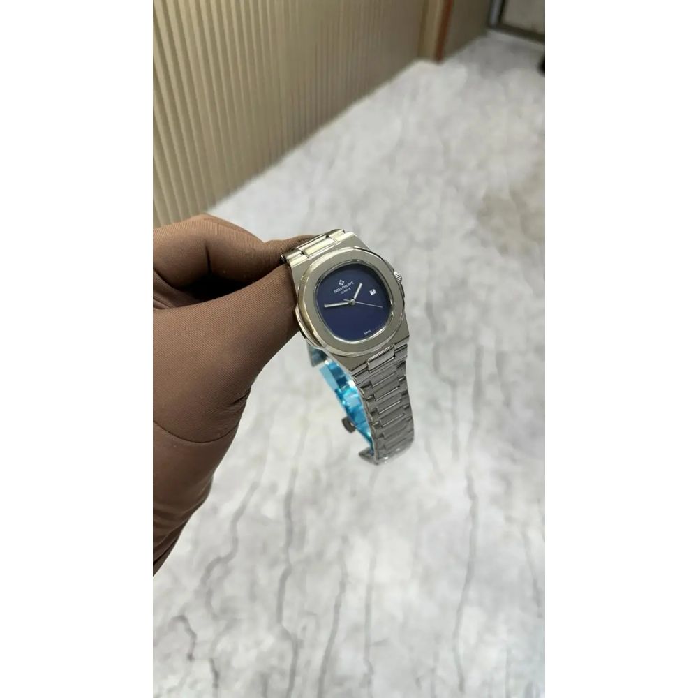 PATEK PHILIPPE  Nautilus