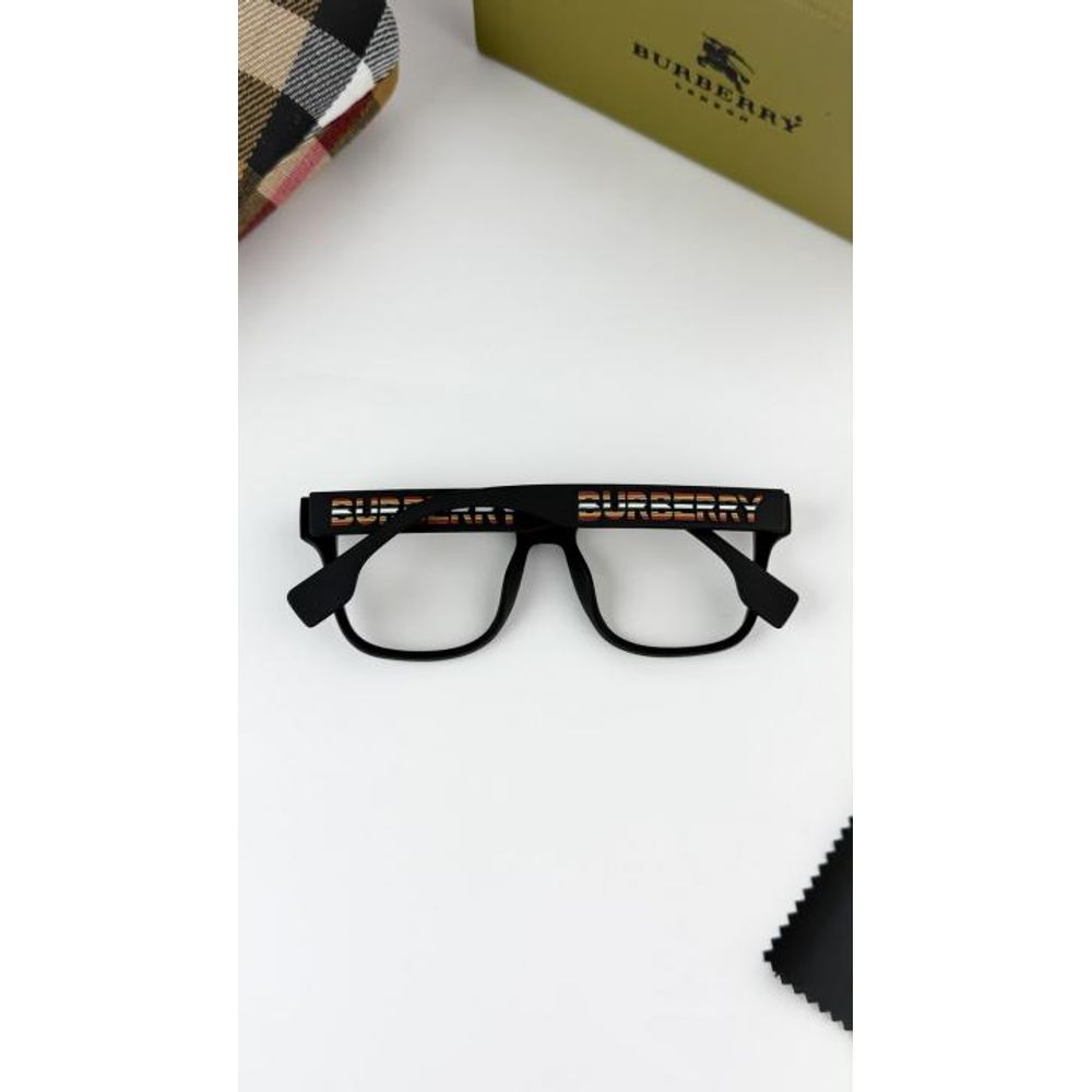 Burberr_black_plano_4358-25