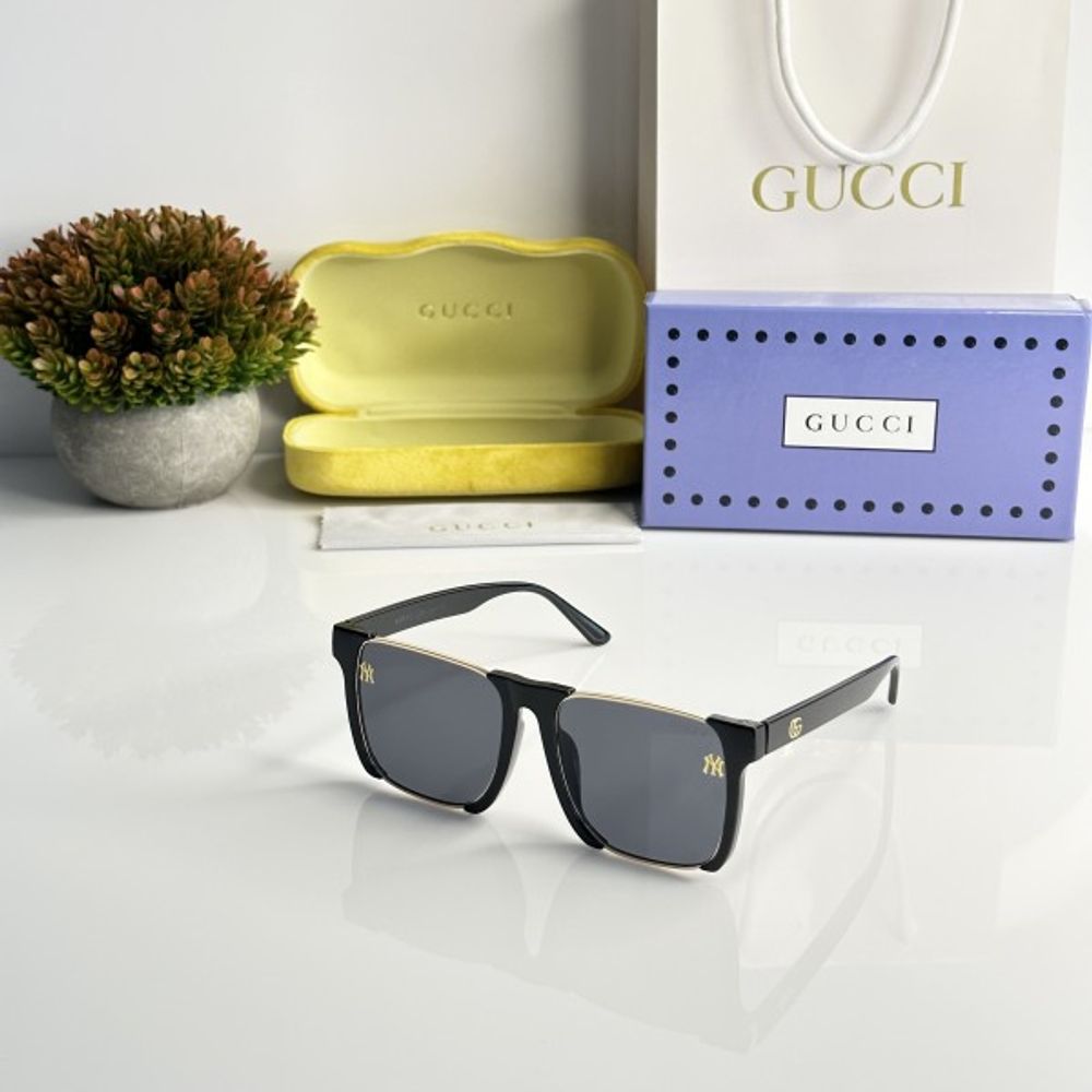 Guchi_New_York_Gold_Black