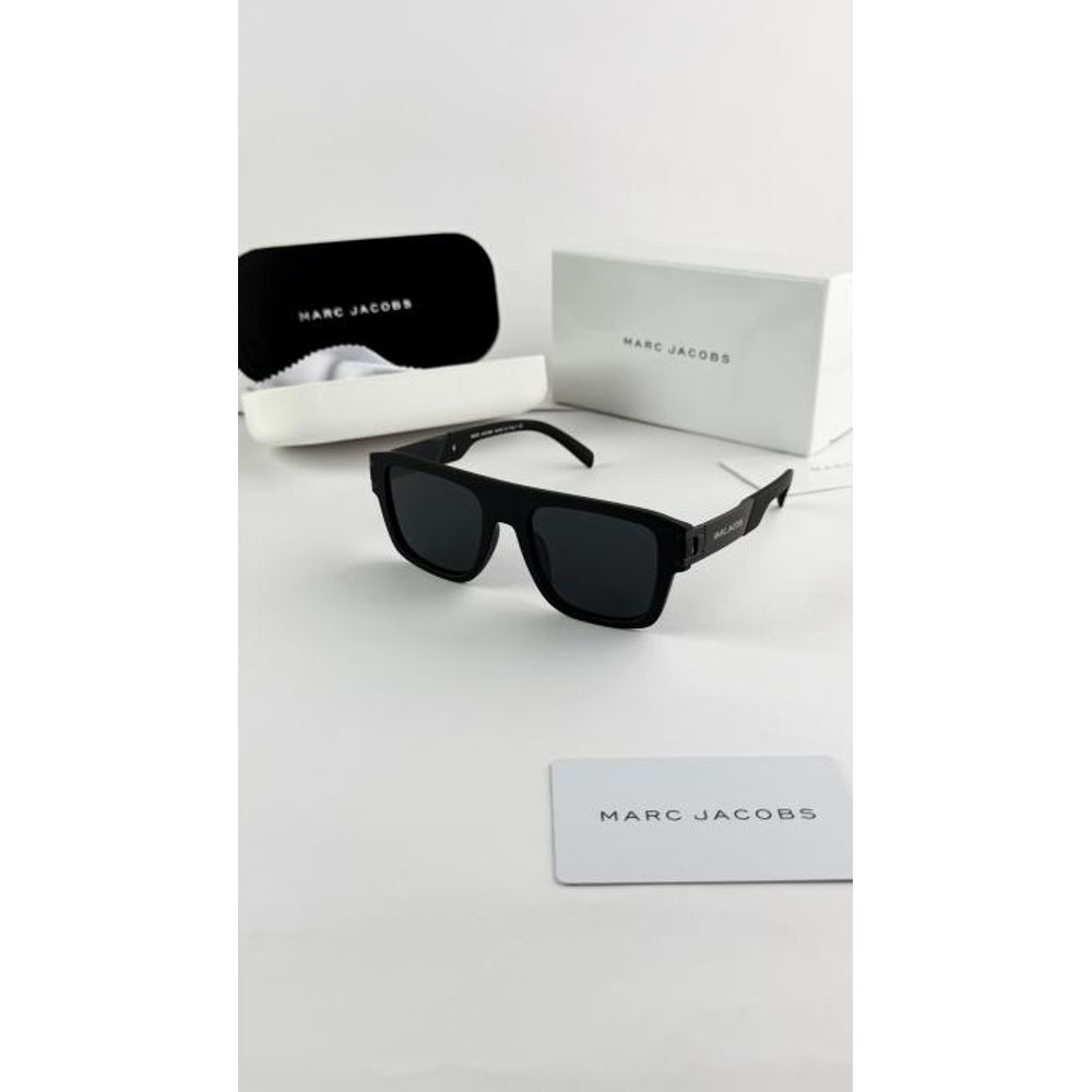 MARC JACOBS BLACK 1004